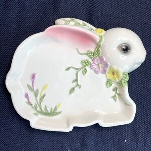 Vintage tii collections White Bunny plate w/ Colorful Spring Flowers and Greens